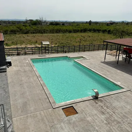 Eden Villa *